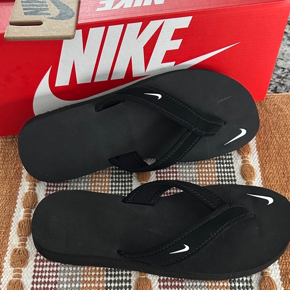 Nike Black Sandals - Picture 4 of 6
